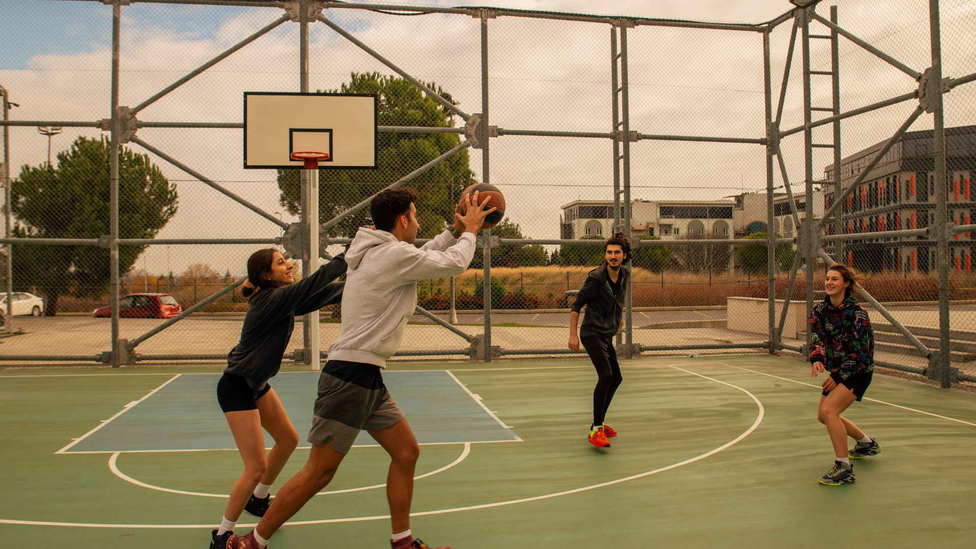 joueurs de basket en action